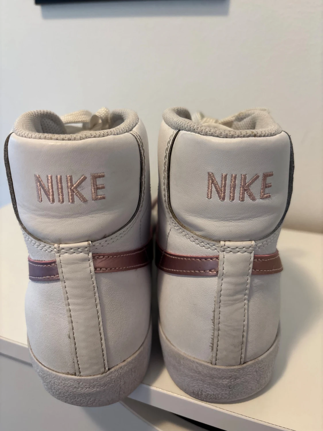 Nike Blazer Mid vit/rosa EUR 40 - 2