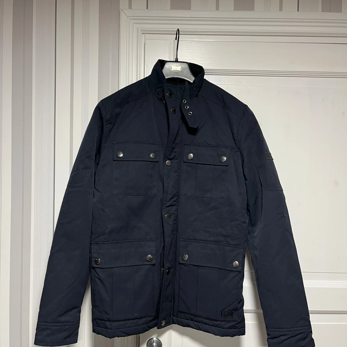 Mörkblå parkajacka från Firetrap Storlek S