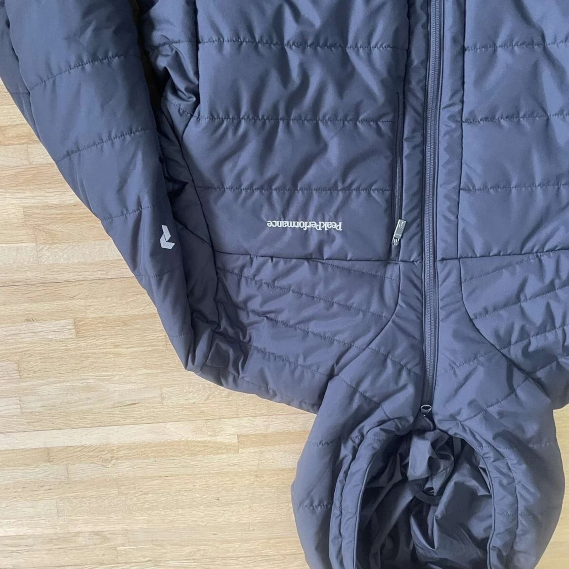 Svart pufferjacka från Peak Performance - 2