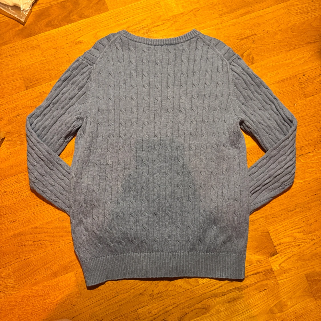 Ljusblå kabelstickad tröja från GANT - 4