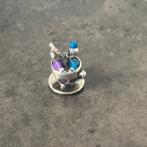 Pandora disney berlock - Nypris 799 kr, i superfint skick!! Säljes ej längre så svår att få tag på🫶