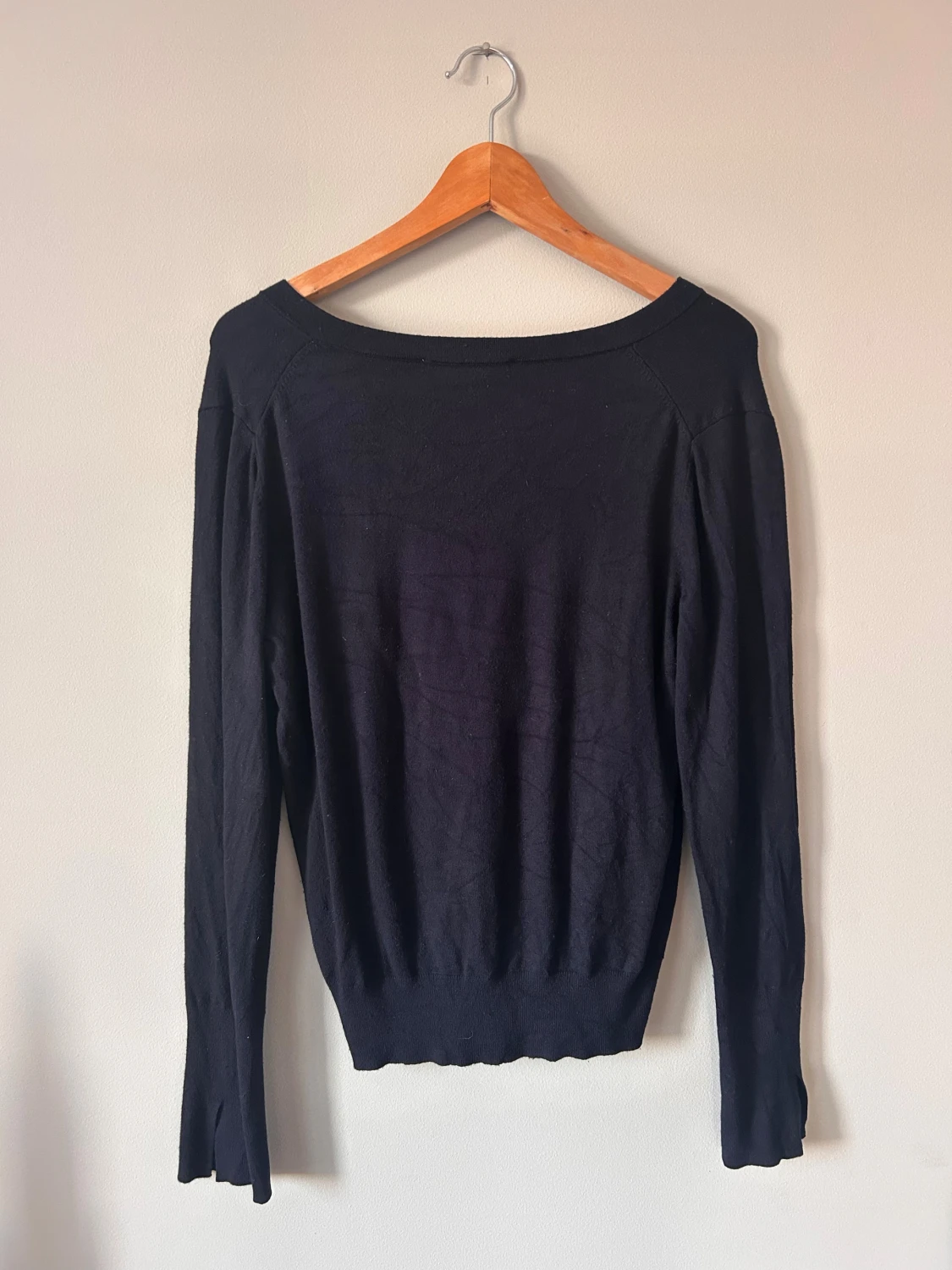 Svart v-ringad stickad tröja från Zara - 1