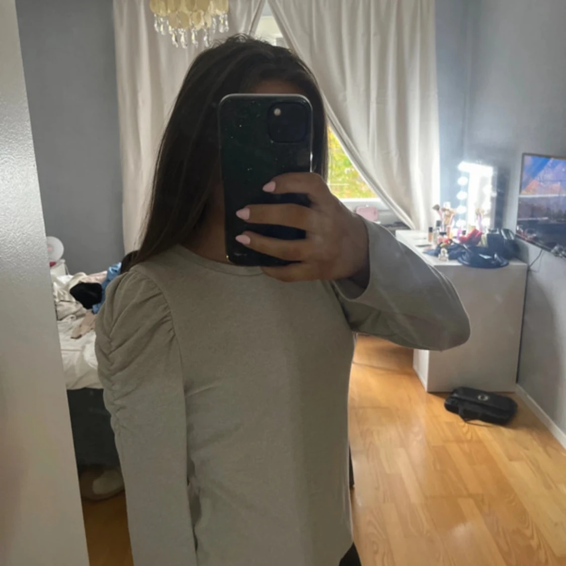 Beige långärmad tröja med puffärm