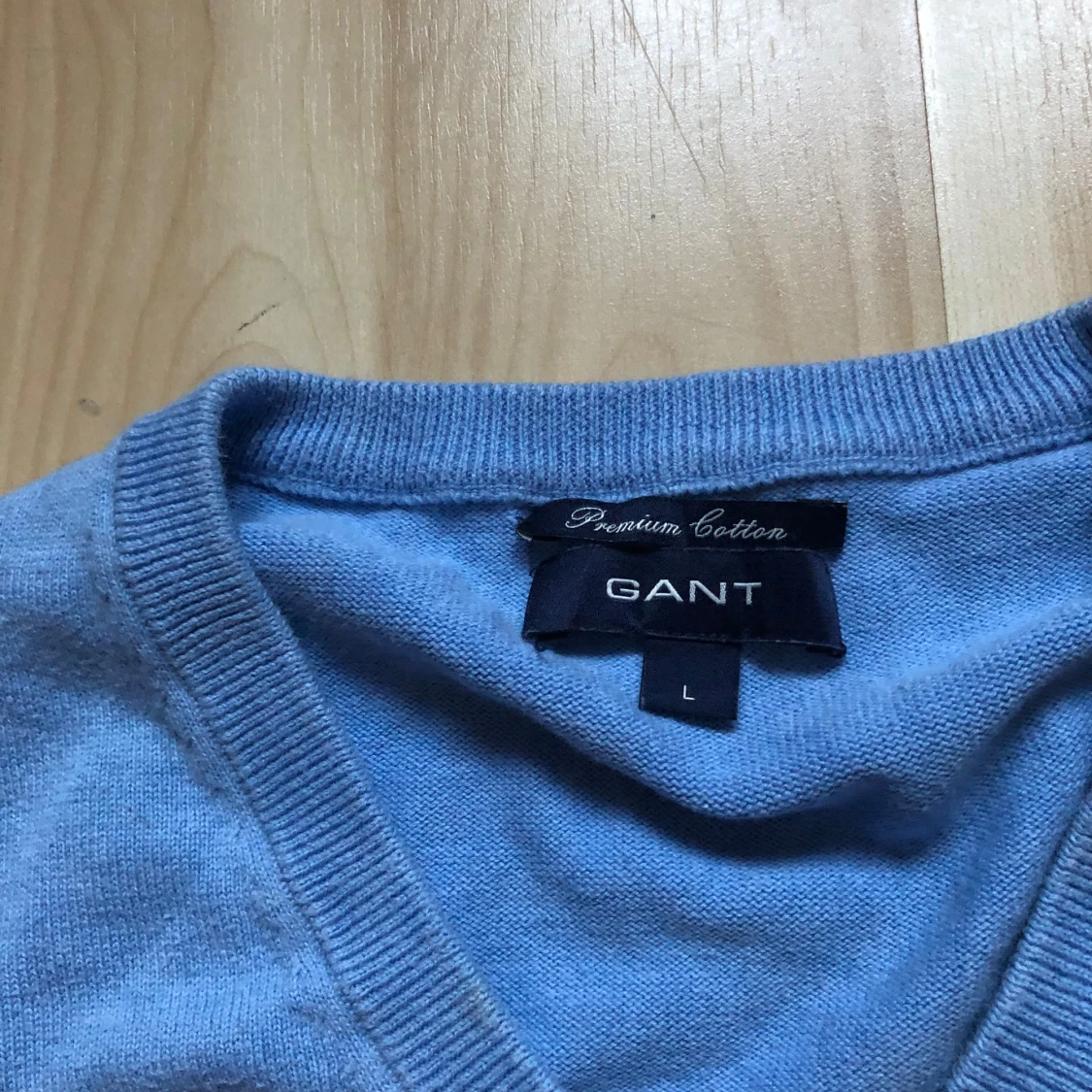 Ljusblå v-ringad tröja från GANT - 3