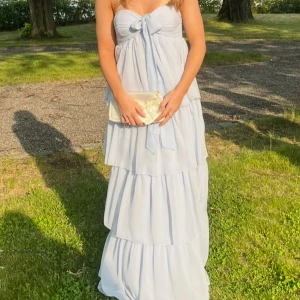 Ljusblå balklänning - Super super fin balklänning från Nelly!! Endast använd en gång 