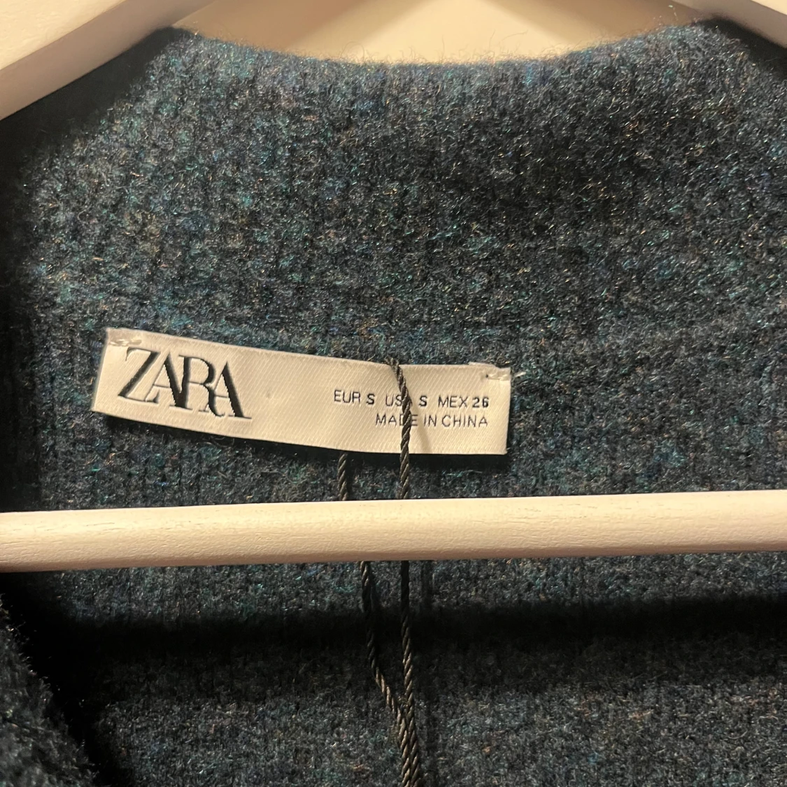 Mörkblå stickad klänning från Zara - 2