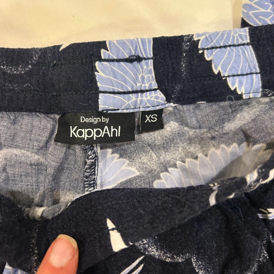 Mönstrade byxor från KappAhl XS - 1