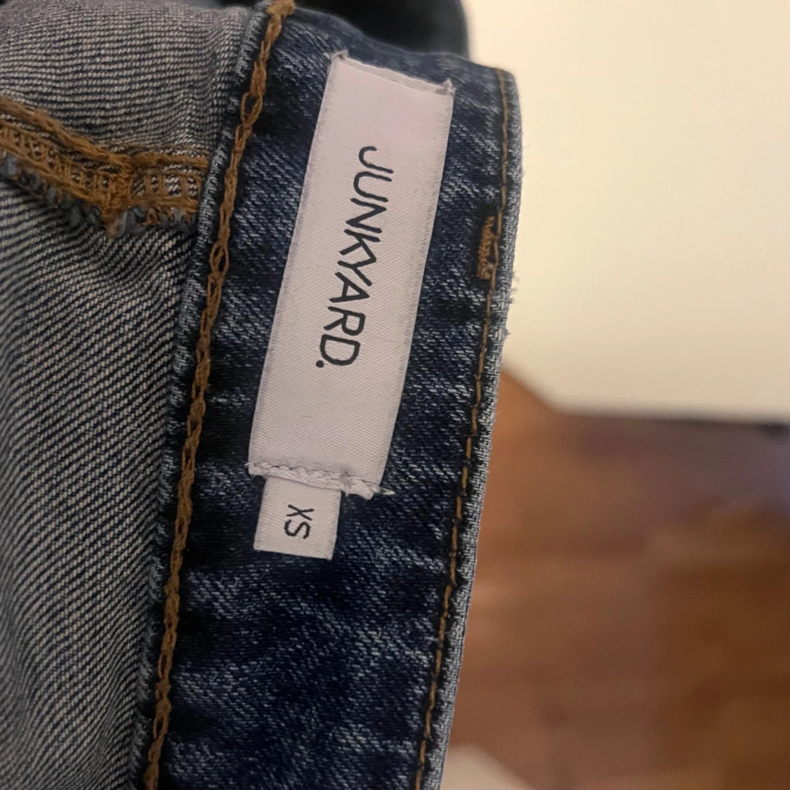 Blå bootcut jeans från Junkyard XS - 3
