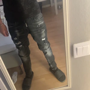 Icon jeans - Icon jeans säljer den för att jag har ändrat min stil inga skador eller nåt