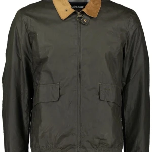 Barbour olivgrön vindjacka med manchesterkrage - Säljer en nästan ny klassisk olivgrön Barbour jacka i storlek M. Jackan är vaxad och därmed vattenavvisande. Perfekt för dig som gillar tidlös stil. Endast använd två gånger. Nypris: 4000kr 