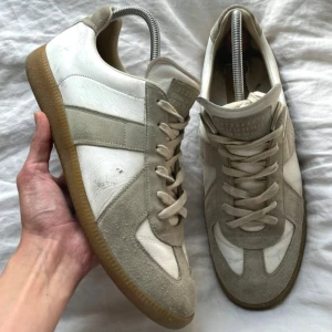 Maison margiela gats - Skick 7/10, slitna, men fina. Såklart äkta. Hör av er vid frågor!