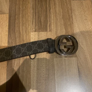 GG bälte - Säljer detta snygga svarta GG bältet till ett mycket bra pris. Bältet är helt sprillans nytt. Bara att höra av sig om du har några frågor. Det är 95cm långt