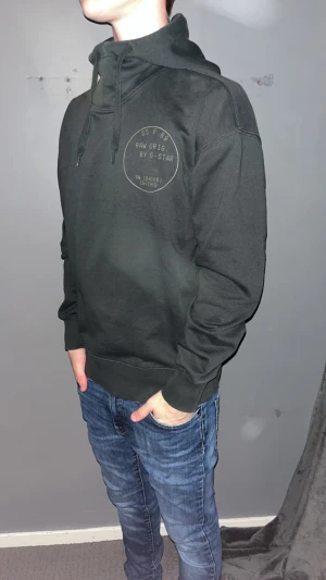 G star hoodie  - Gstar hoodie - Storlek: M - Mycket bra skick - Vårt pris: 99kr - Hör av dig vid funderingar 💫