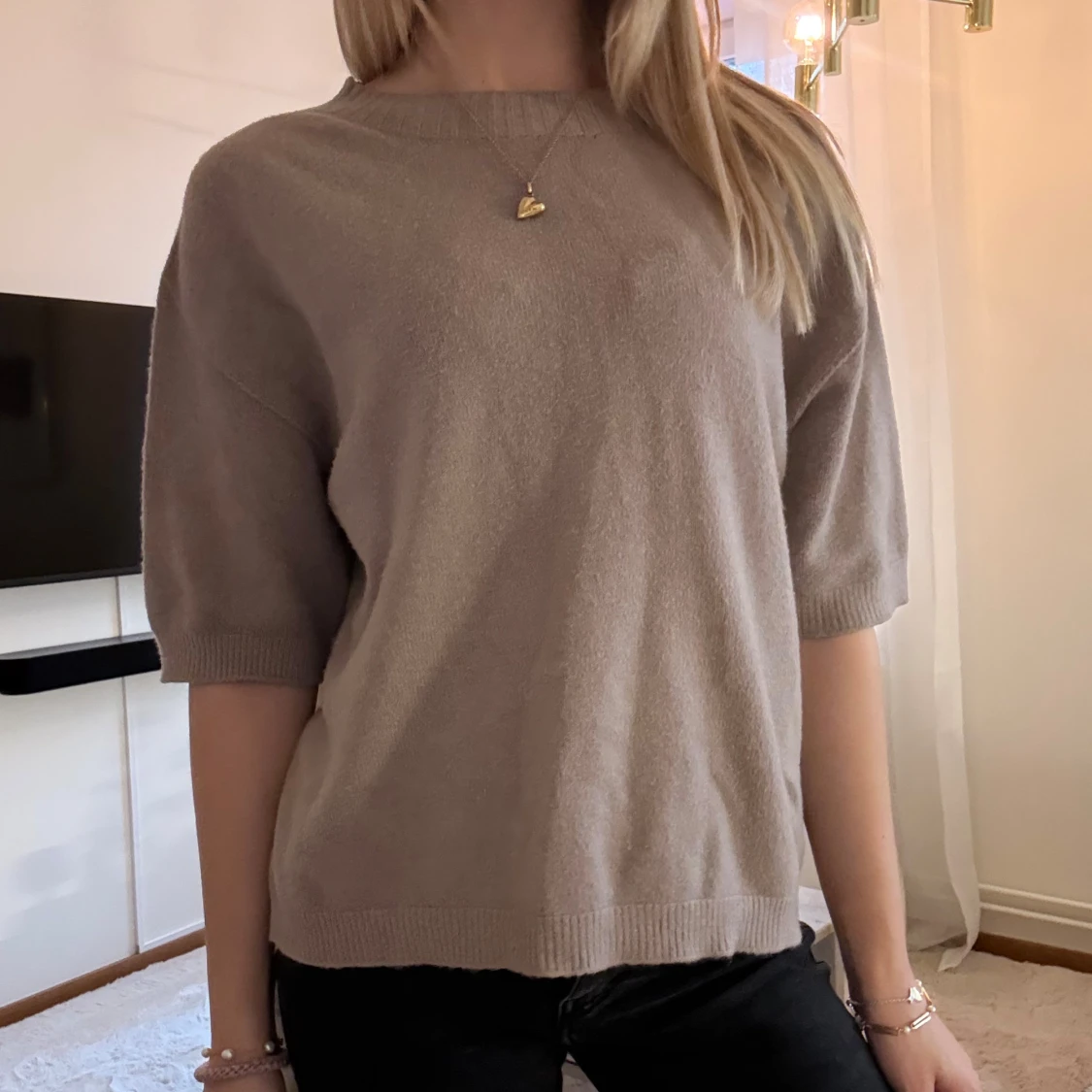 Beige stickad tröja med kort ärm - 2