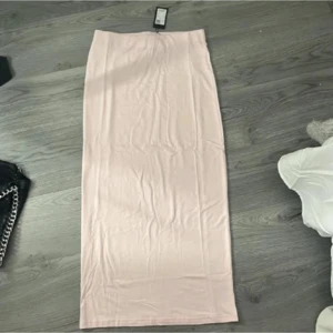 ljusrosa kjol - helt ny!🩷