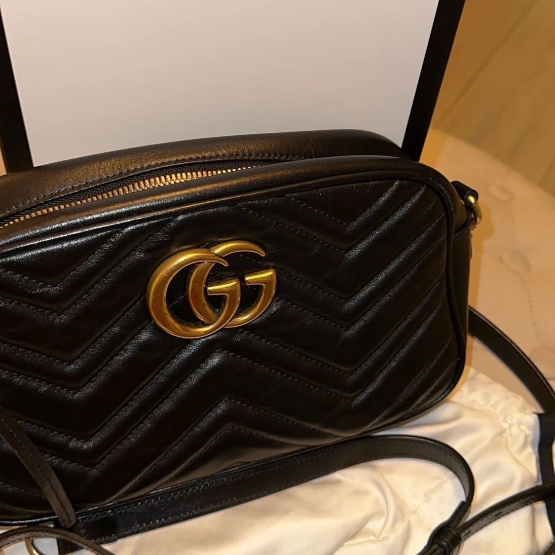 Svart axelväska från Gucci i skinn - 4