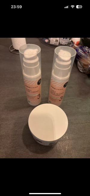 Hårprodukter matas striber - Hårprodukter till krulligt/lockigt hår. Nya ej använda. Köpta fel. 