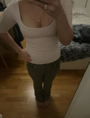 Gröna byxor från lager 157 XS Short💕 - Snygga gröna byxor från 157 i storlek XS Short. Bootcut jeans, passar de som är runt 160 långa