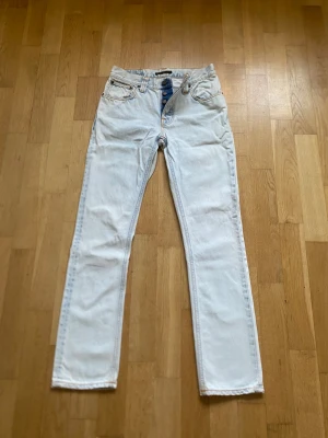 Nudie Grim Tim - Otroligt bra skick. Ända defekt är de två lerfläckarna på sista bilden. Går bort vid tvätt! Pris kan diskuteras!