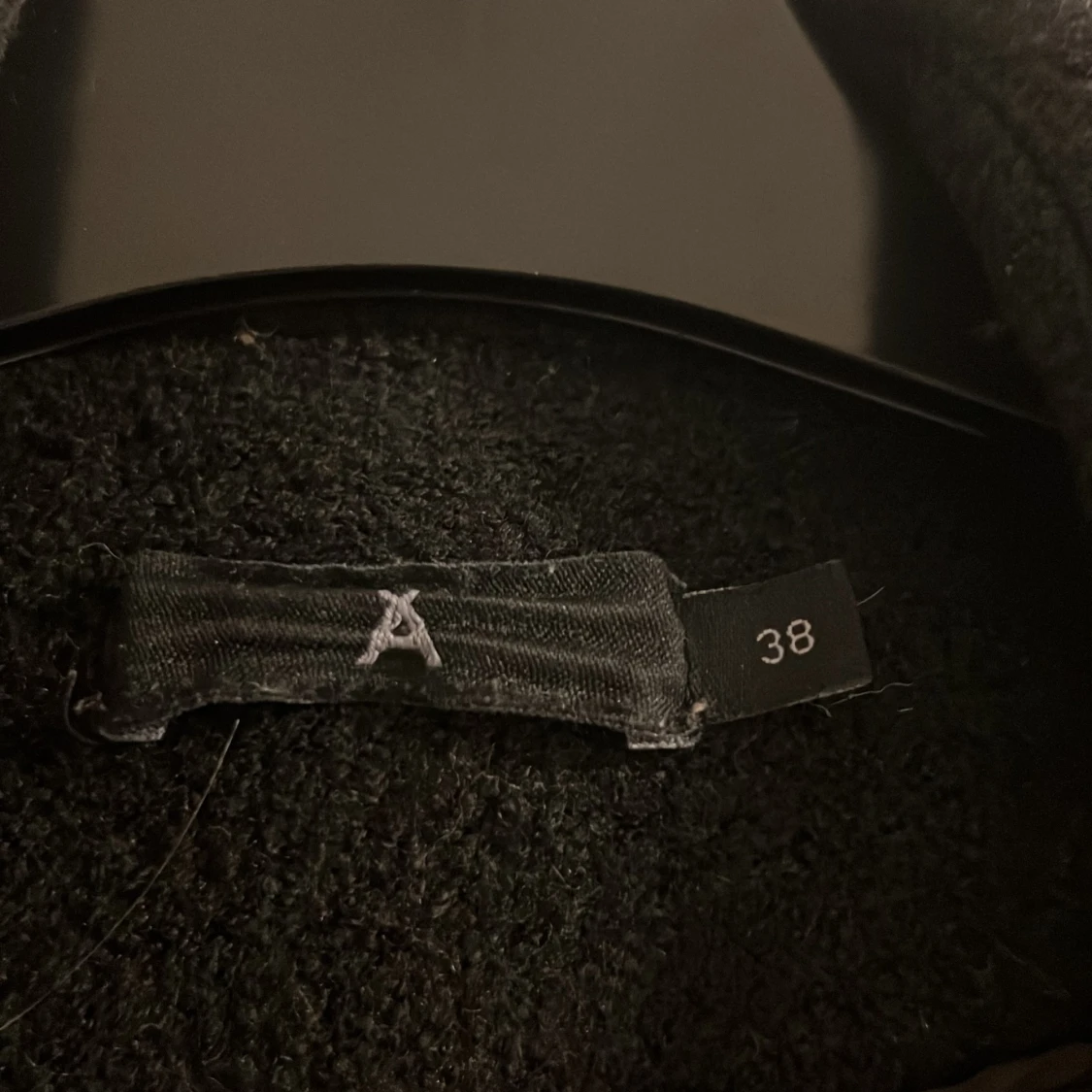 Svart lång kappa från Åhléns , stl 38 - 1