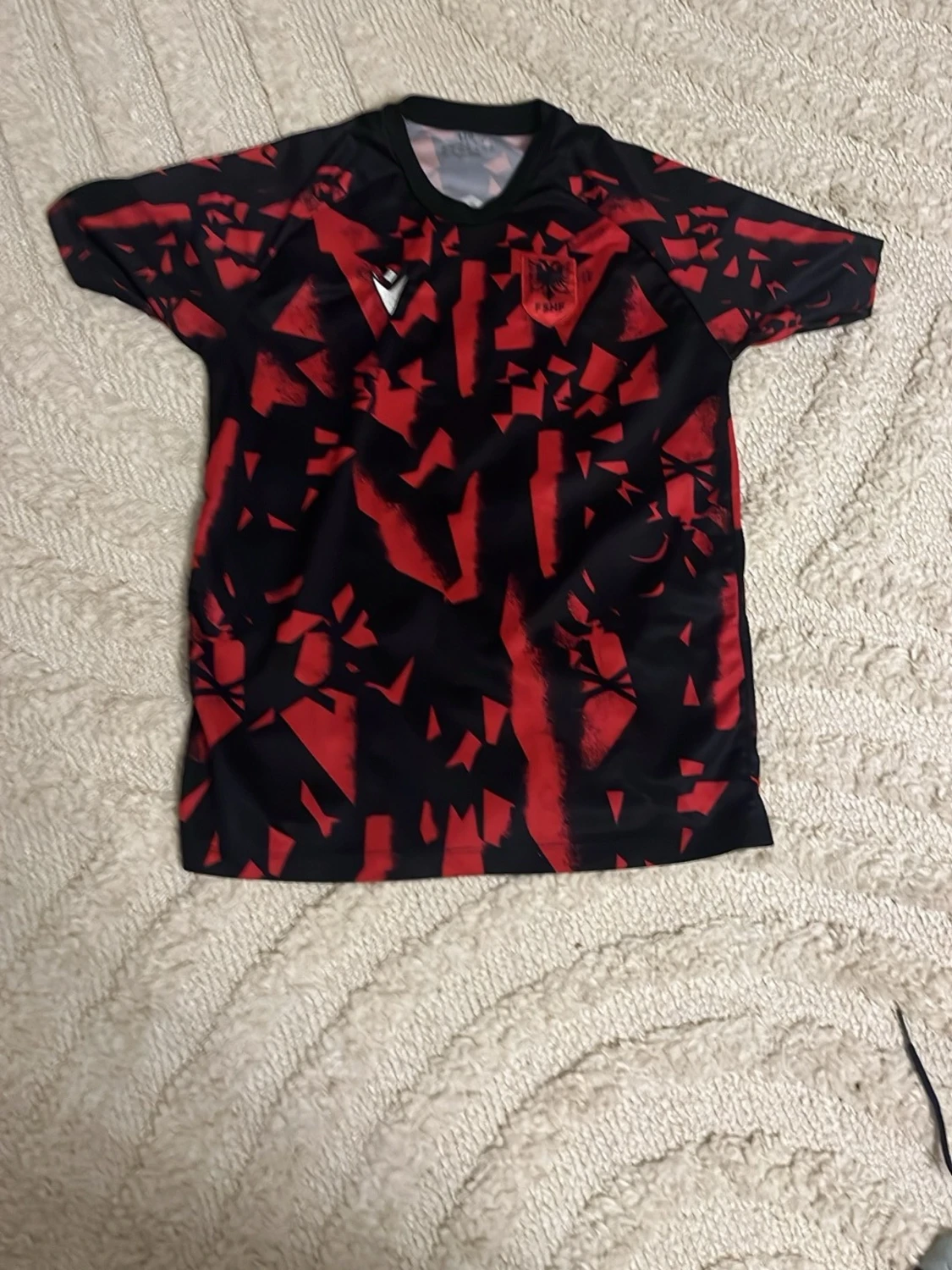 Albaniens fotbollströja röd/svart 176