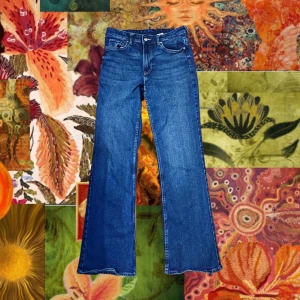 Bootcut jeans  - Från H&M, fin flare! Inga problem alls. High waisted!