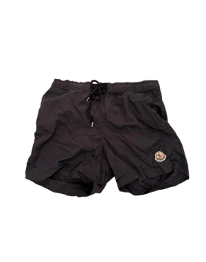  Moncler badbyxor  - Säljer dessa snygga Moncler badbyxor! Storlek S skick 8/10 pris :- 359 retail:-3000