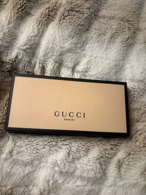 Gucci spegel - Perfekt att ha i väskan