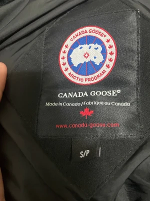 Canada gosse väst  - Canada gosse väst storlek s/p använda ett par gånger vill sälja den för 1800kr priset kommer att kunna diskuteras 