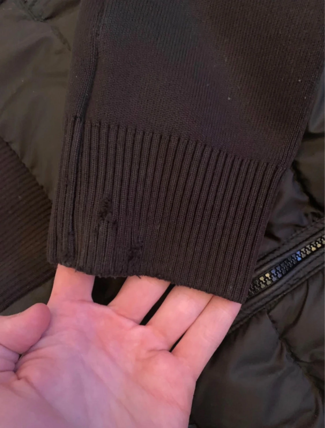 Svart dunjacka från Moncler med huva - 2