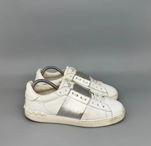 Valentino Open | 41 - Valentino Open Sneakers | Snygga skor i bra skick | Storlek 41 | Endast skorna ingår | INGA BYTEN | Fraktar spårbart eller möts upp i Täby | Hör av er vid funderingar 🙌