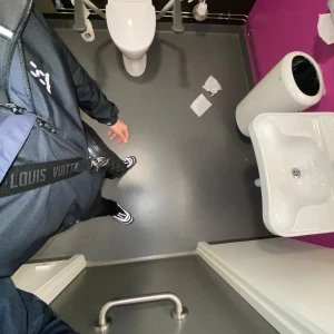 Haglöfs jacka  - Storlek m passar s osså sitter riktig fint använd några gånger men den är typ helt ny köpt för 3000 vill byta mot under armur jacka och nåt mer eller man kan köpa.kvitton finns 