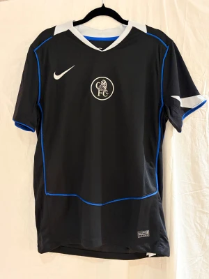 Gusto #27 Chelsea tredjeställ 25/26 - Chelseas tredjetröja för årets säsong, på ryggen så är det Malo Gusto. Bara att höra av sig vid frågor!