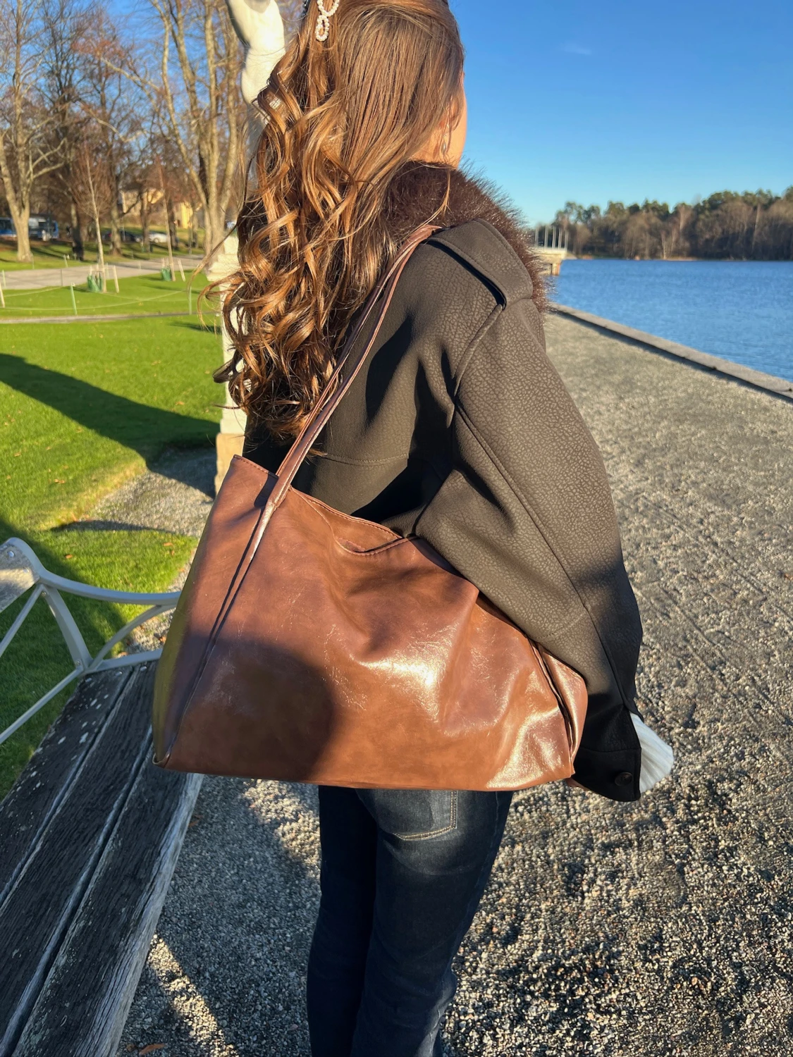 Stor brun axelväska i skinn - 1