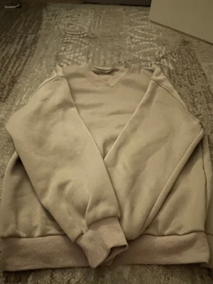 Beige tröja - Beige fodrad tröja, super mysig och ny!❤️