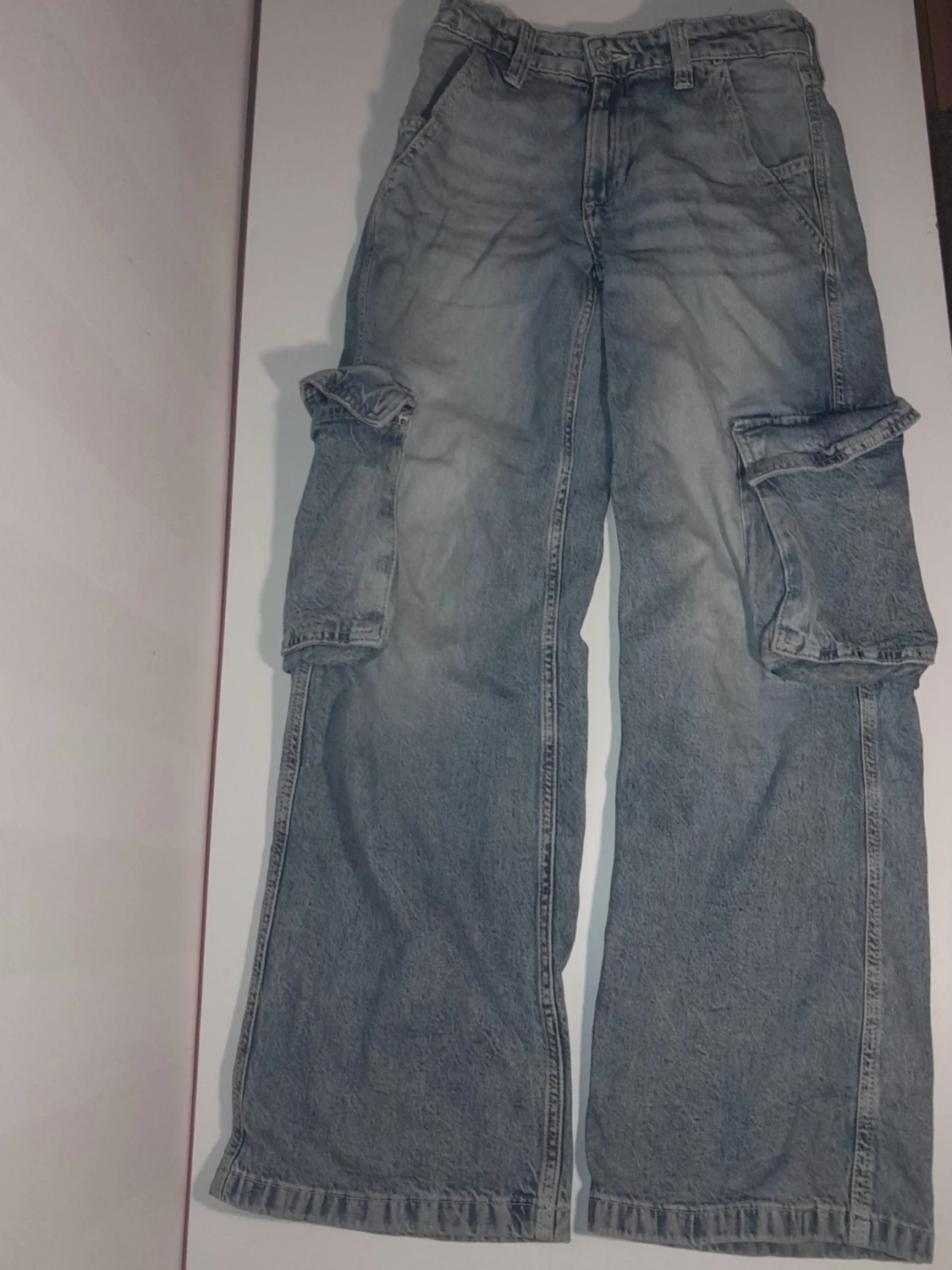 Blå baggy jeans med bred passform