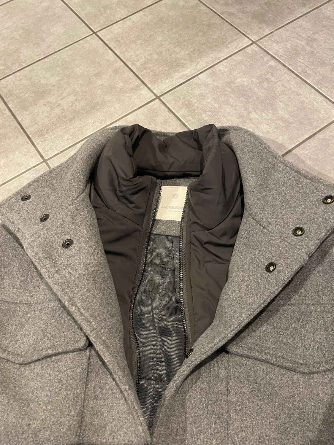 Grå jacka från Jack & Jones Premium med fickor - 3