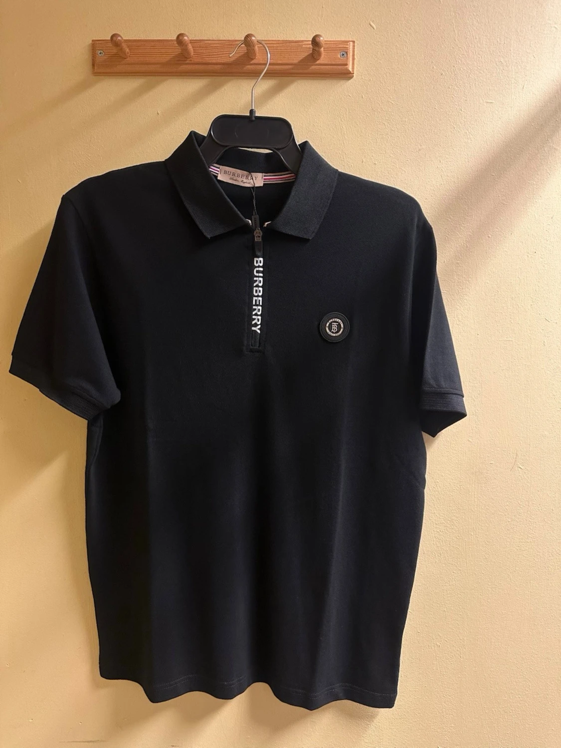 Svart Burberry polotopp med dragkedja