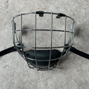 Jofa chromat galler  - Hej, säljer ett chromat Jofa galler storlek m.  Jofa galler med original hakskydd. Gallret är kapat till storlek M.
