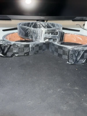 Bälten - Fina bälten passar perfekt till fester och även till vardagen passa på att köpa nu!