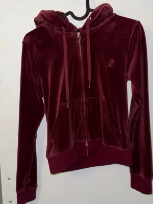 Juicy Couture  - Mycket bra skick knappt använda inga skador eller slitningar 😊🌟