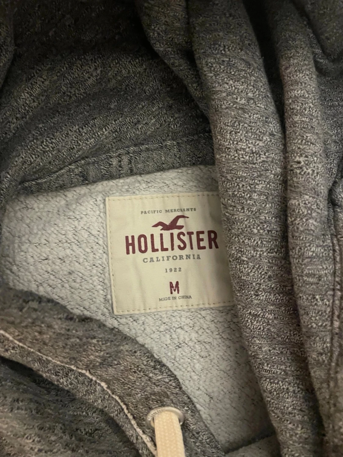 Grå hoodie från Hollister  - 4