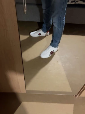 Vita skor I orm design - Helt nya| storlek 42| skick 10/10