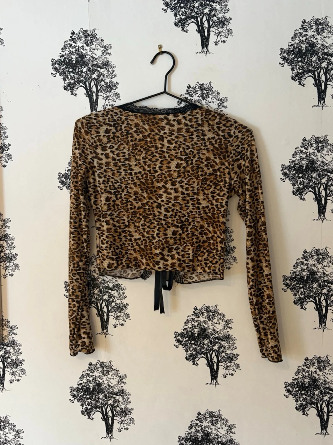 Leopardmönstrad croppad topp med knyt - 1