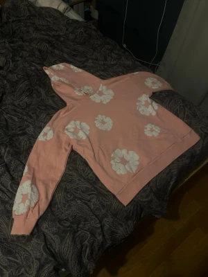 pink denim tears hoodie  - Säljer min rosa denim tears hoodie