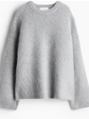 Stickad tröja  - Grå stickad tröja från H&M i storlek s💞💞