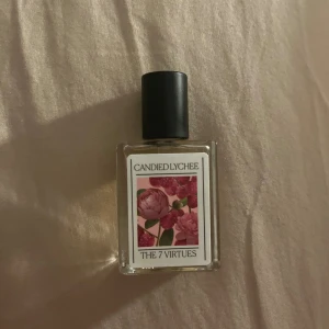 The 7 virtues Candied Lychee - The 7 virtues Candied Lychee Eau du parfum i 6 ml. Endast testad en gång.