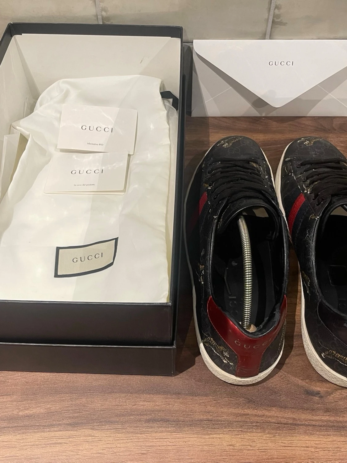 Gucci svarta sneakers med röd/blå rand - 5