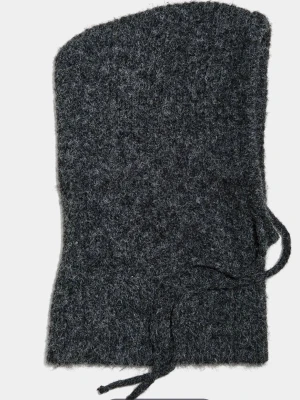 Mörkgrå stickad balaklava  - Den populära slutsålda balaklavan från glitter - oandvönd -