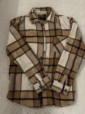 Skjortjacka Pull & Bear - Rutig skjortjacka från Pull & Bear